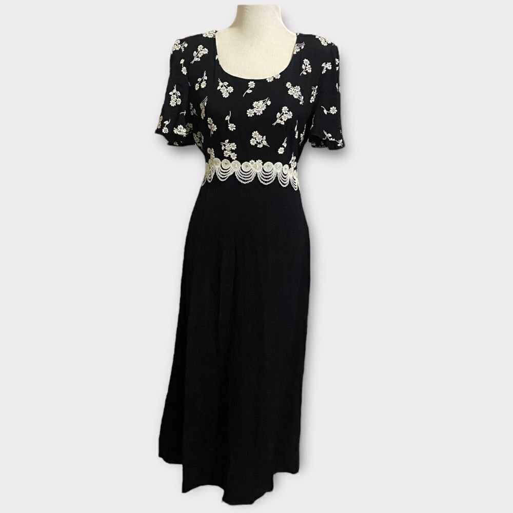 Vintage 90’s Black Embroidered Floral Padded Sleeved Casual Evening Maxi Dress